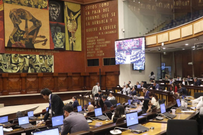 En períodos anteriores, la Asamblea Nacional ya fue escenario de denuncias por cobros de diezmos, donde varios asesores señalaron haber sido víctimas de exigencias indebidas por parte de asambleístas.