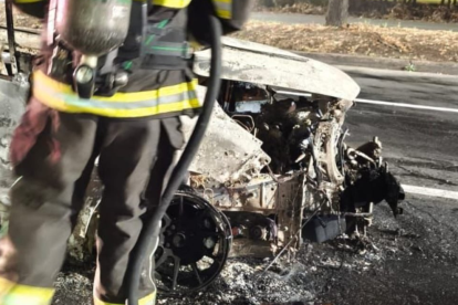 Dos personas fallecieron en el percance, según lo informado por las entidades de emergencia.