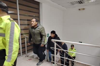 Los policías una vez que fueron liberados llegaron a la sala de audiencias donde se desarrollaba la audiencia de Habeas Corpus.