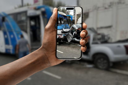 Fotografiar una accidente de tránsito en la vía pública podría terminar en multas y otras sanciones