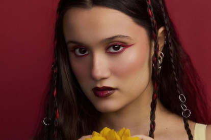 Joaquina tiene 21 años.