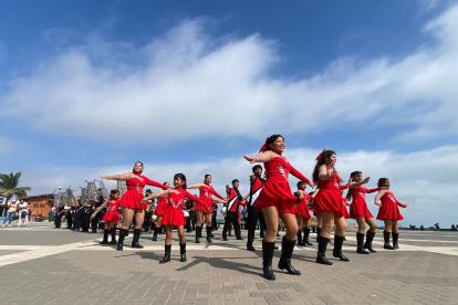 ailarines. En total son 57 integrantes entre niños, adolescentes y jóvenes que integran la banda que es orgullo del cantón Playas de Villamil.