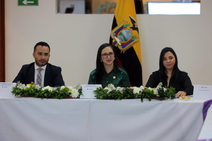 Diana Ramírez entregó en la Asamblea el Plan Nacional de Desarrollo 2025-2029 (la de enmedio)