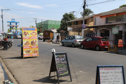 Locales. Varios restaurantes ofrecen fritada a pocos metros del malecón de Durán, en la ciudadela Abel Gilbert, junto a la estación de la Aerovía.