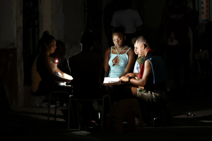 Los apagones se han convertido en el primer problema de los cubanos.