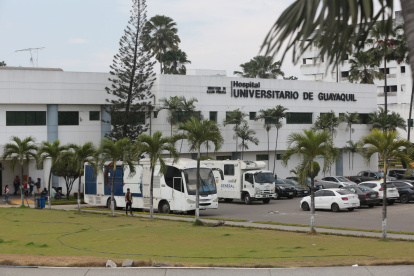 El Hospital Universitario es uno de los centros públicos que enfrenta la crisis sanitaria en Ecuador
