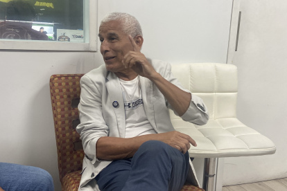 Montanero hoy es abuelo y comentarista deportivo. El único vínculo con el fútbol.