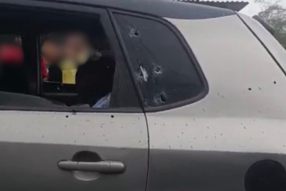 Vehículo donde fueron asesinadas cinco personas en Las Gilces, Crucita, Manabí.