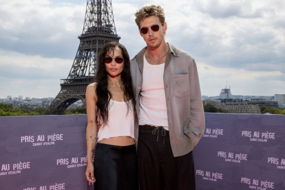 Kravitz y Butler en el estreno de Caught Stealing en París