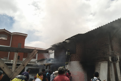 La tarde de este 25 de agosto se registró un incendio estructural en Lumbisí, Cumbayá.