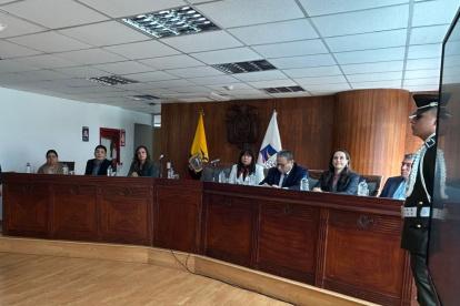 Los jueces de la Corte Constitucional escuchan a los demandantes y a los representantes del Ejecutivo y Legislativo, en la audiencia contra la Ley de Solidaridad.