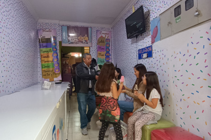 En la heladaria Coco Rico se ofrecen productos elaborados de forma artesanal. Su sabor tradicional es el de leche con coco rayado.