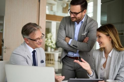 Ventas y el sector comercial, son dos de los sectores que más están requiriendo trabajadores.