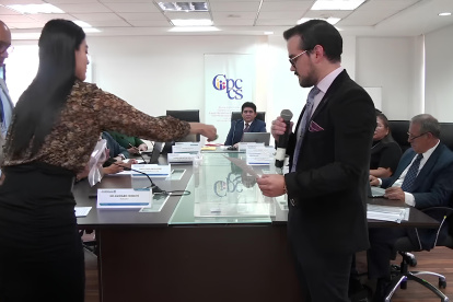 La Comisión Ciudadana de Selección realizó el sorteo de los catedráticos a través de un sorteo manual y público.