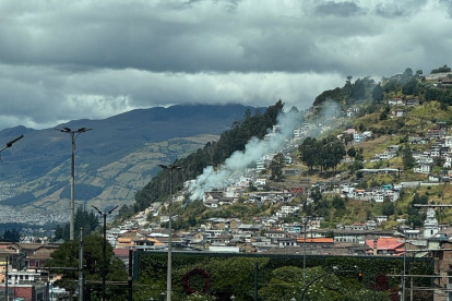 Un incendio se registró la mañana de este 26 de agosto en el Centro Histórico de Quito, en el sector del Panecillo.