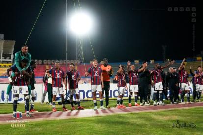 Jugadores de Deportivo Quito tras vencer la semana pasada a Aampetra.