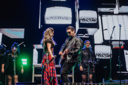 Fiesta Pop 2025 contó con un repertorio que revivió los grandes éxitos del pop noventero y dosmilero en una noche cargada de energía y emoción.