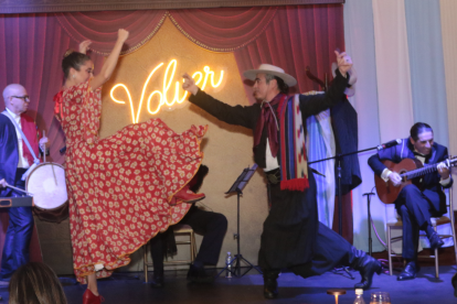 El show de tango está a cargo de Rubén Arrieta, Florencia Rodríguez, Fausto Salinas y Nardel Acuña.