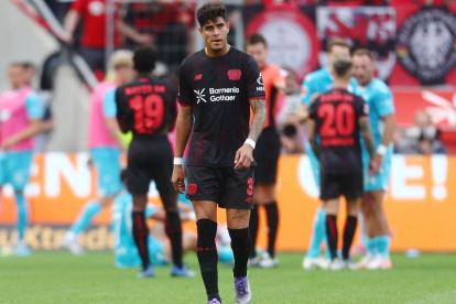 Piero Hincapié dejaría Bayer Leverkusen, a pesar de haber iniciado la temporada en la Bundesliga.