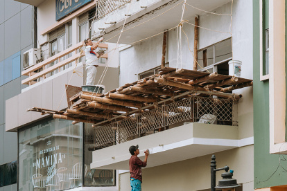 El Municipio de Guayaquil empezó a notificar en el centro de la ciudad sobre la obligatoriedad de pintar las fachadas y los cerramientos.