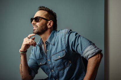 El cantante Lucas Arnau tiene más de veinte años de trayectoria musical y ha publicado siete discos de estudio.