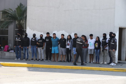 Algunos de los detenidos fueron presentados a la prensa.