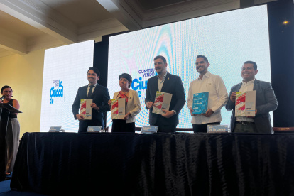 El alcalde presentó el documento en el Club de la Unión.