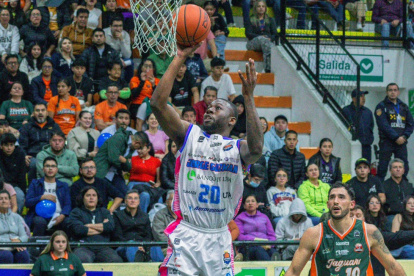 Emanual McKoy Shepherd, es uno de los jugadores estrellas del equipo de Jorge Guzmán de Loja, plantilla que ya fue campeón en 2024 y busca revalidar.