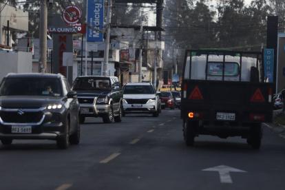 El crecimiento del parque vehicular de la capital genera congestión en las principales vías. Medidas como el Pico y plac buscan reducir los efectos.