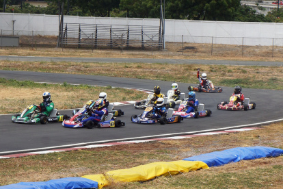 DEPORTISTAS COMPITEN EN SUS MONOPLAZAS |