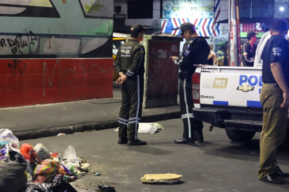 Agentes de la Policía Nacional acudieron al sitio para recabar indicios.
