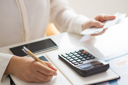 El impuesto sobre la distribución de dividendos y utilidades que se deberá aplicar desde el mes siguiente a la publicación de la Ley en el Registro Oficial.