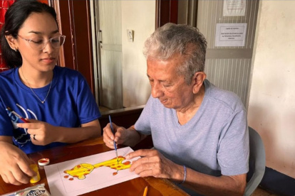 Estudiantes de psicología aplican dinámicas lúdicas que no solo mejoran las funciones ejecutivas, sino que también promueven la integración social y el bienestar emocional de los residentes del asilo.
