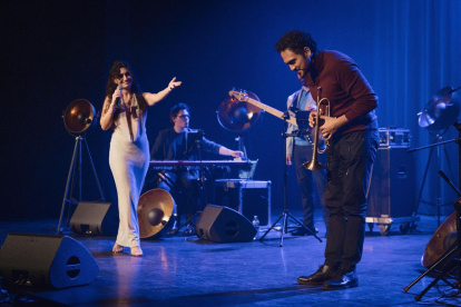 Paúl y Elif Sánchez presentan Oriente y Sur, un proyecto que fusiona jazz, música latina y elementos del Medio Oriente.