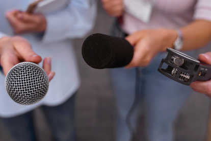Foto representantiva de periodistas que buscan voceros.
