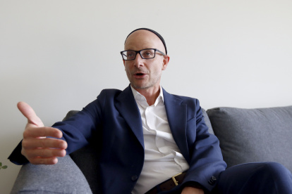 ENTREVISTA AL RABINO RAB PABLO GABE SOBRE LAS CONSTUMBRES DE SU RELIGION 27 de  AGOSTO DEL    2025 FOTOGRAFO ANGELO CHAMBA PERIODISTA : MARIELLA TORANZOS AG - PERIDOISTAS AG - GRANASA AG - PERIODISTAS - QUITO