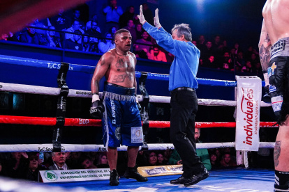 Diego “El Impacto” Quiñónez buscará el titulo continental de las 168 libras de la Organización Mundial de Boxeo (UBO).