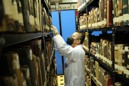 Obras de 1537 a 1949 disponibles en la Biblioteca Municipal de Guayaquil.