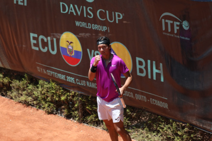 Rivadeneira venció al manabita Ángel Véliz en tres intensos sets: 6-4, 3-6, 6-3.