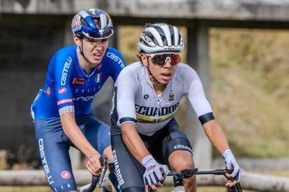 Mateo Ramírez, campeón nacional sub-23, compite desde esta temporada por el UAE Emirates, junto a su compatriota Jhonatan Narváez.
