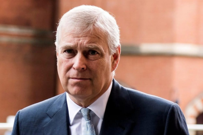 Alejando de la vida pública y sin el apoyo familiar, la vida del príncipe Andrés de Inglaterra, hermano del rey Carlos III, se complica cada vez más.