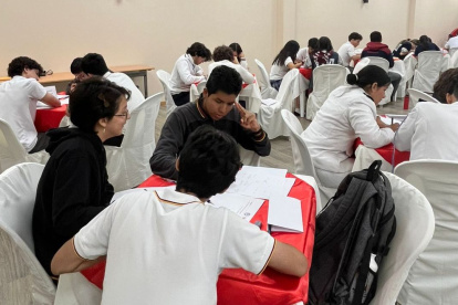 La competencia organizada por el Colegio Alemán Humboldt reunió a 25 colegios en una jornada académica de alto nivel.