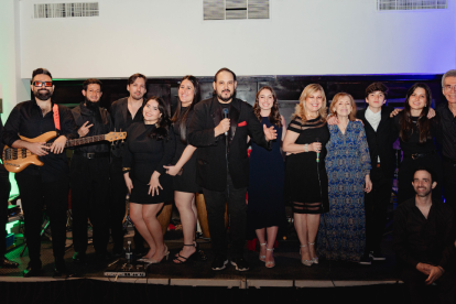 Fueron ocho músicos en escena y siete cantantes de todas las edades, todos de una misma familia.