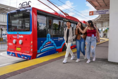 Nuevos horarios y unidades de transporte público de Quito han comenzado a funcionar ante el regreso a clases.