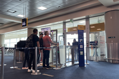 Ciudadanos de 45 países deberán solicitar la visa de visitante temporal transeúnte para ingresar a Ecuador.