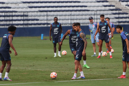 ESTADIO CAPWELL PRIMER ENTRENAMIENTO DE LA SELECCION DE ECUADOR FECHA:02/06/2025 PERIODISTA:JERSON RUIZ AG-PERIODISTA AG-GUAYAQUIL AG-EXPRESO AG-GRANASA