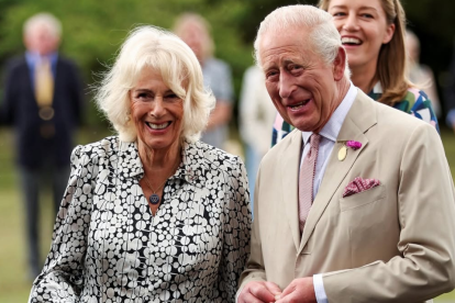 Camila y Carlos durante su última visita a The National Stud, institución que brinda servicios de sementales y alojamiento para yeguas, potros y potros en servicio.