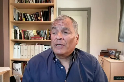 La mayor parte de la transmisión fue Rafael Correa defendiendo la teoría de la tinta transferible.