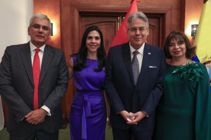 José Zeballos, Magdalena Santeli, Hugo Contreras y Rosario Velasco.