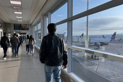 Los ciudadanos de 45 países deben solicitar la visa de visitante temporal transeúnte para ingresar a Ecuador. Esta disposición es obligatoria desde el 1 de septiembre de 2025.